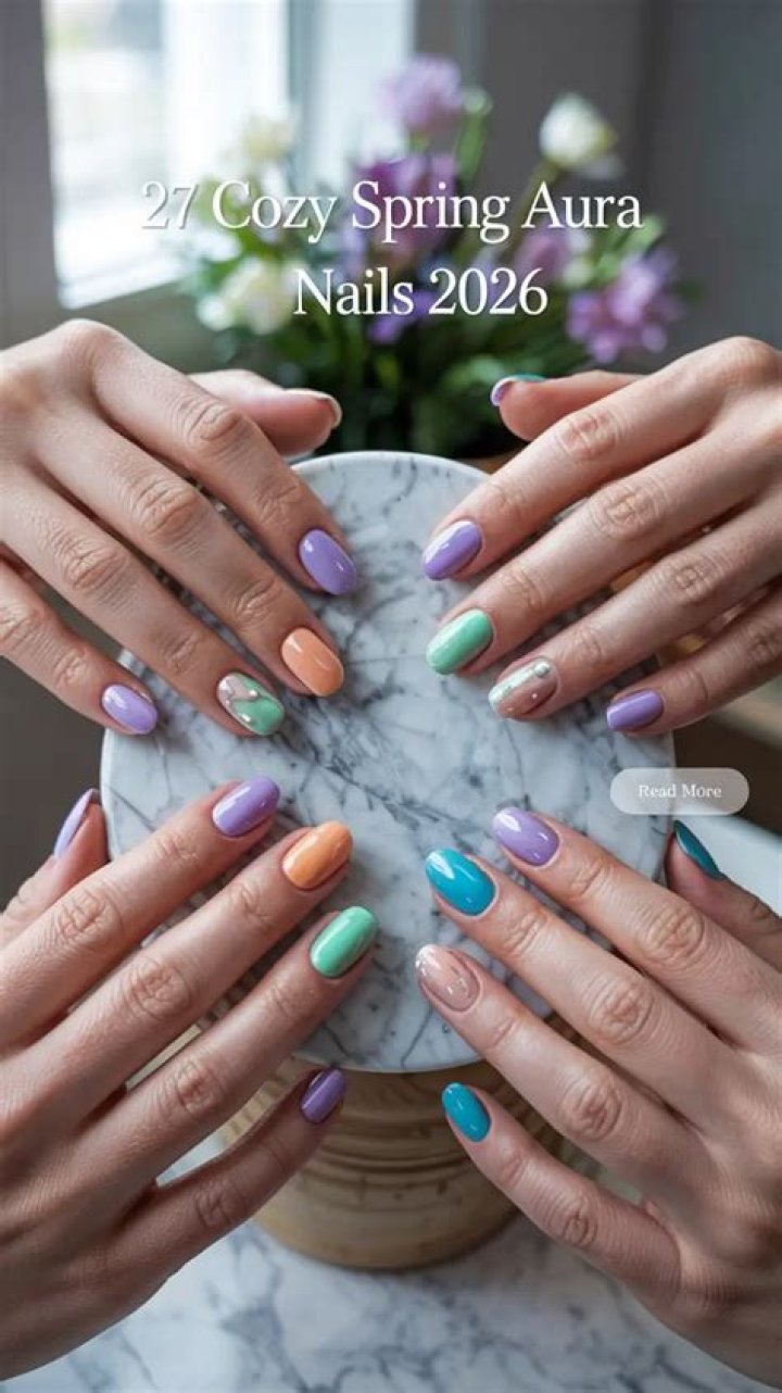 Aura nails with blurred dreamy gradient color effect in purple and pink