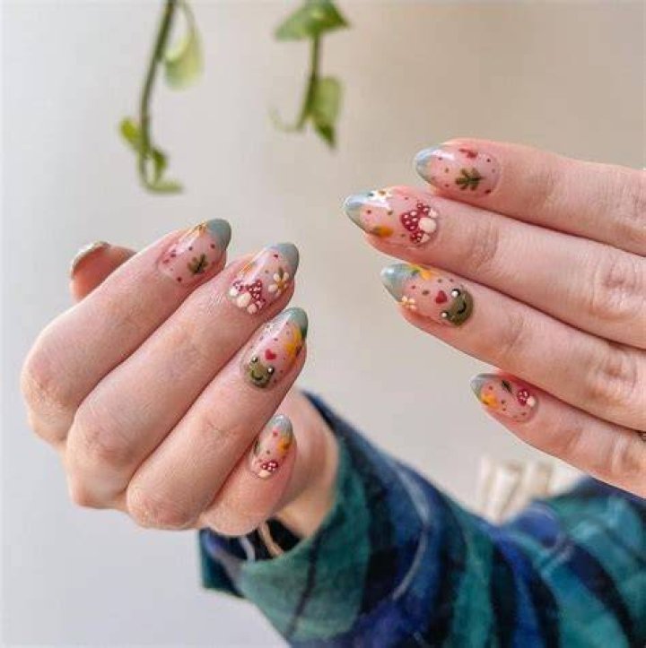Cottagecore pressed flower and botanical encapsulated nail designs 2026